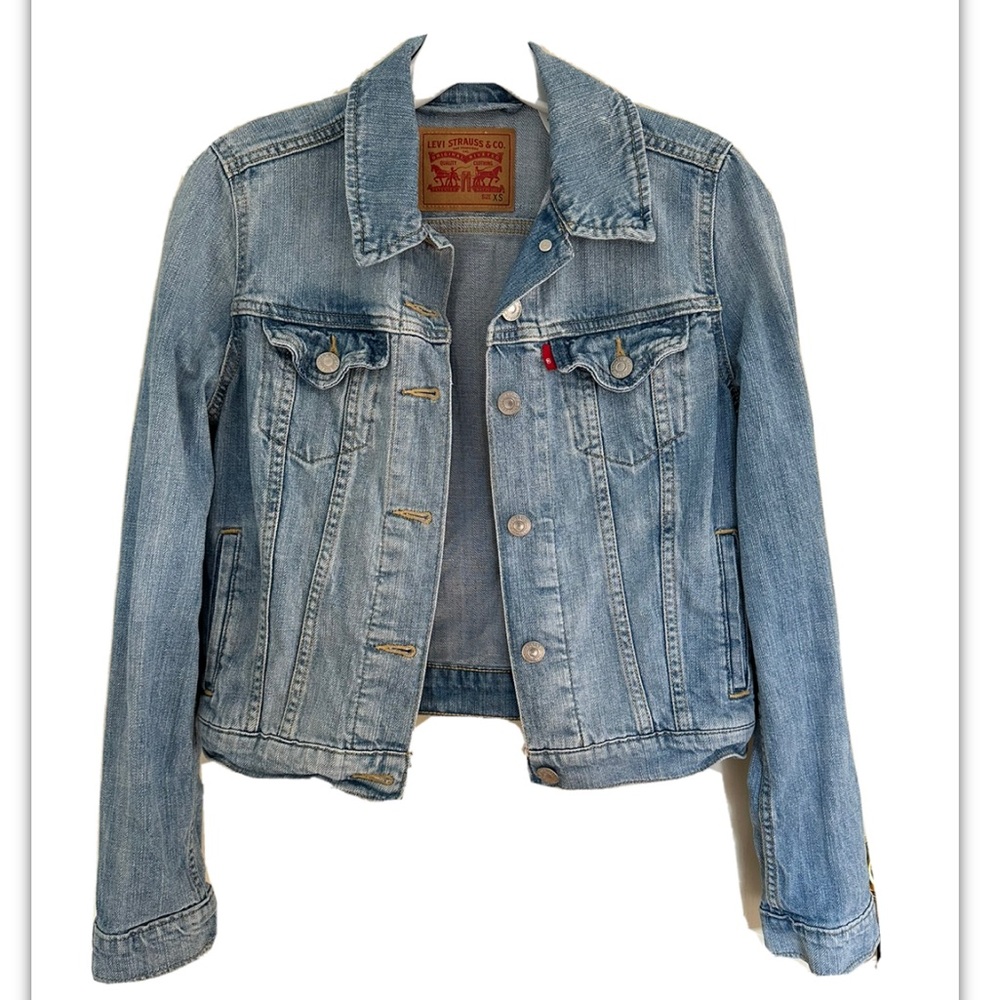 Levi Strauss & Co. Womens jean jacket Original Trucker denim Light Wash size XS